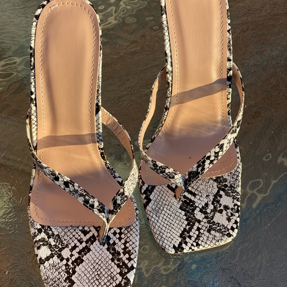 Snake Print slip on high heels - Picture 8 of 8